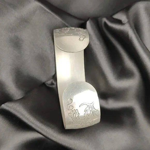 80s Leonard Pewter "Larkspur" Floral Etched Cuff Bracelet Vintage 6 1/4" - Picture 3 of 7